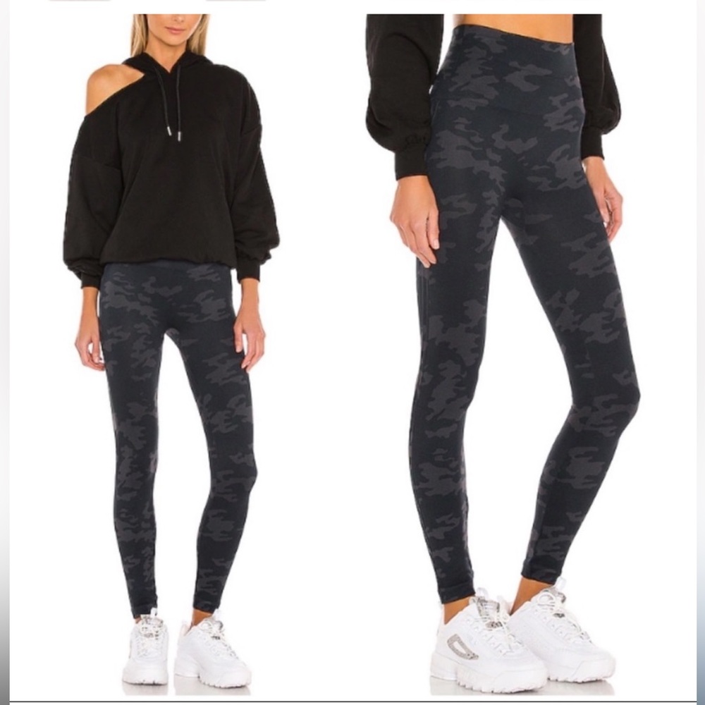 SPANX Look at Me Now Seamless Black Camo Leggings Womens Size Medium